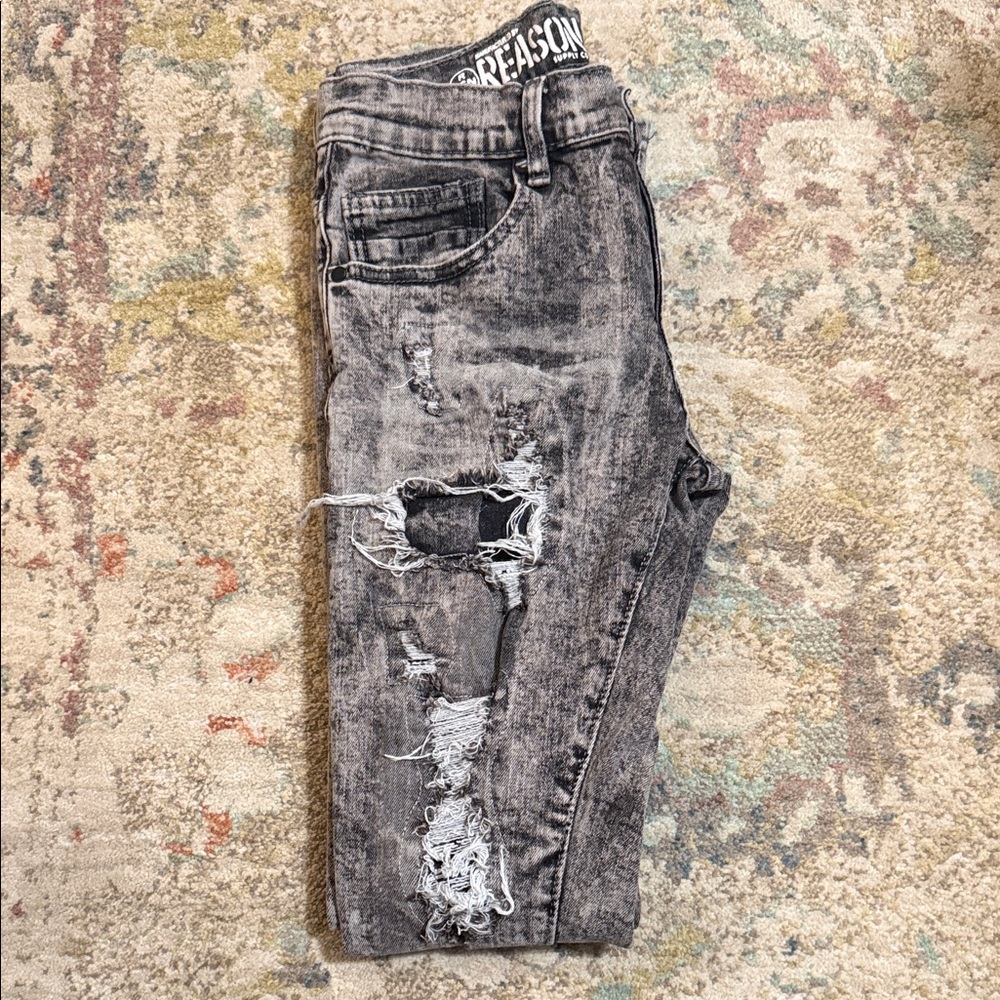 Stylish Distressed Skinny Jeans in Black